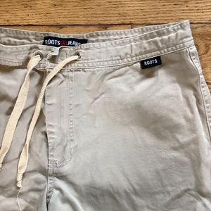 Vintage 90s Roots khaki shorts, 100% cotton, GUC, size 6